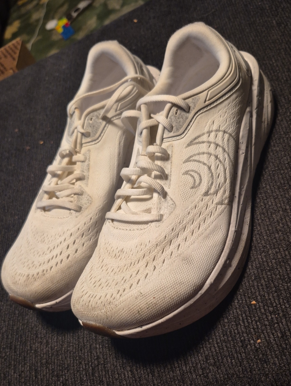 Men's White Cushioned Athletic Running Shoes